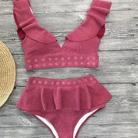 New Red Ruffle Top and Skirted Bottom Bikini Set - Picture 4 of 8